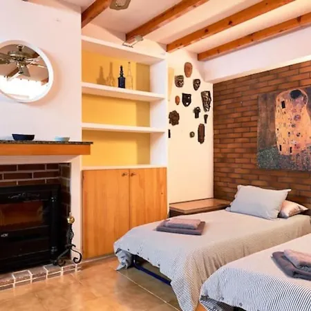 Magerit, Entire 5 Minutes Easy Walk To Sandy Holiday home *