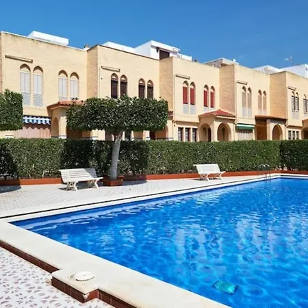 Сasa de vacaciones Magerit, Entire 5 Minutes Easy Walk To Sandy La Mata (Torrevieja)